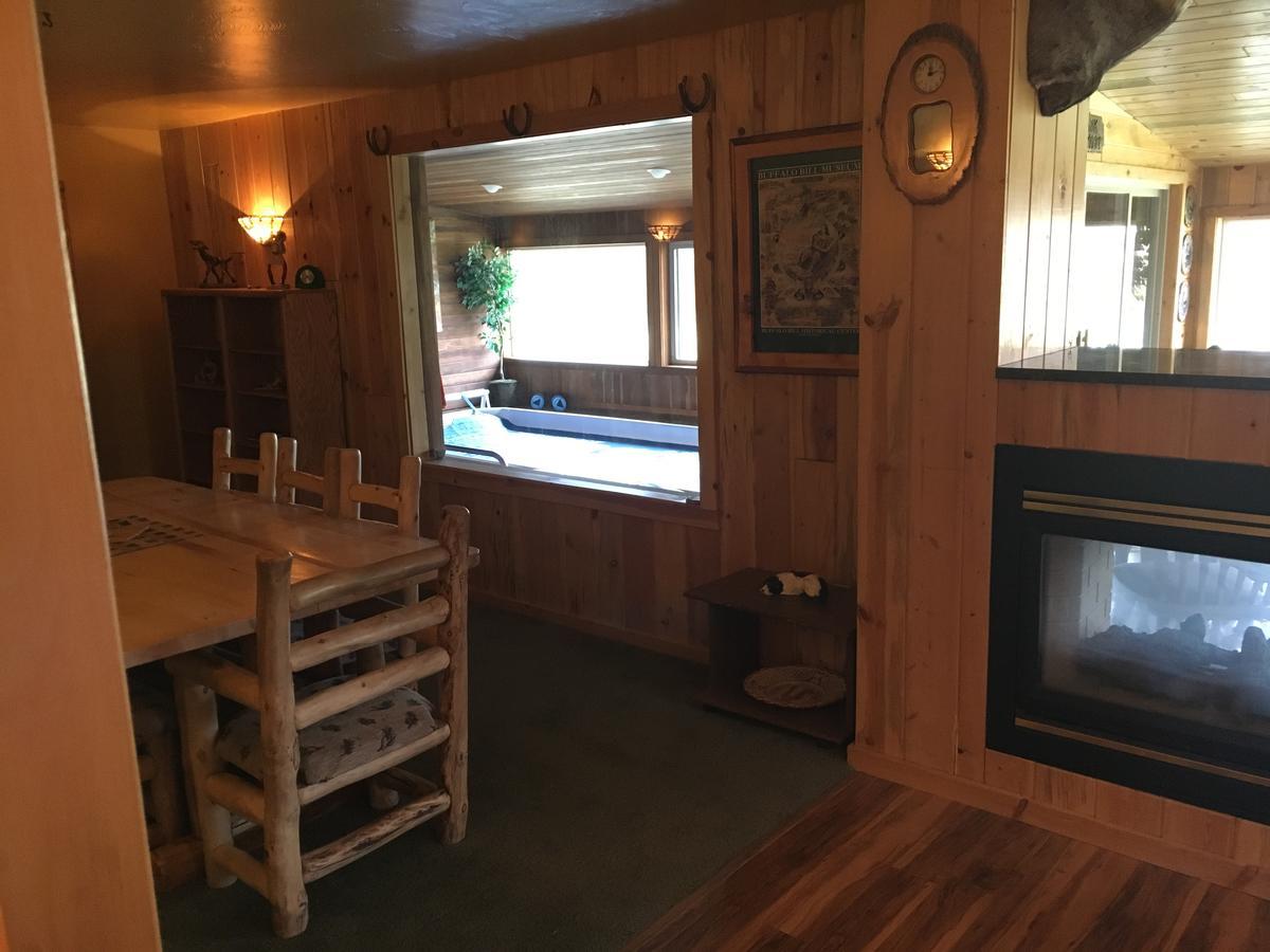 Yellowstone Valley Vacation Lodge Коди Экстерьер фото