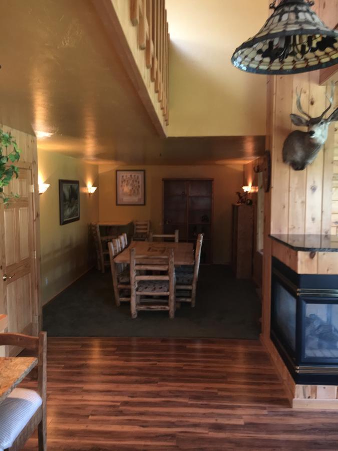 Yellowstone Valley Vacation Lodge Коди Экстерьер фото