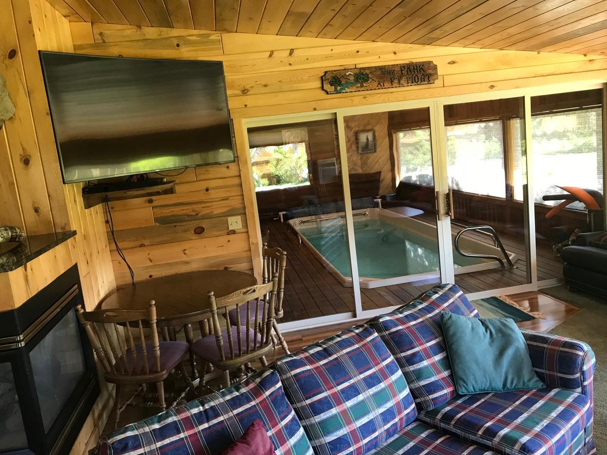 Yellowstone Valley Vacation Lodge Коди Экстерьер фото