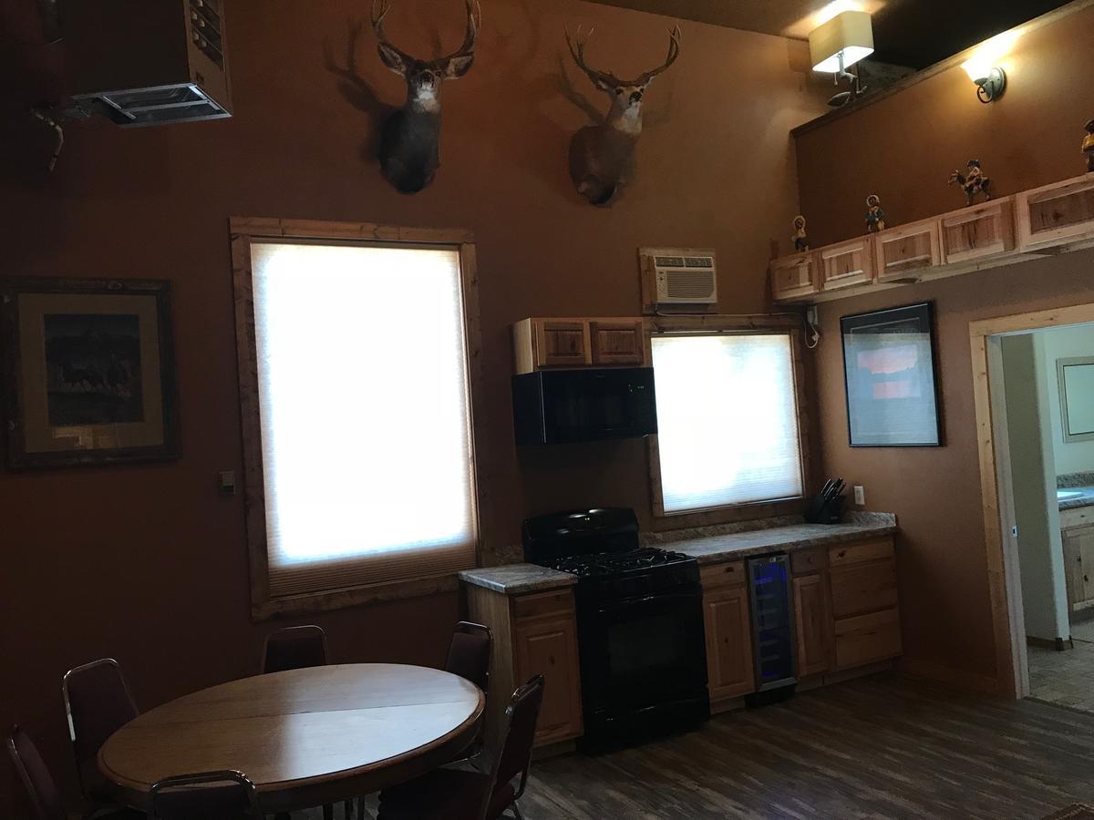 Yellowstone Valley Vacation Lodge Коди Экстерьер фото